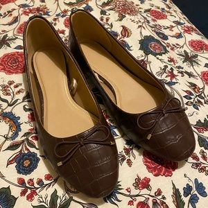 NEVER WORN BALLET FLATS